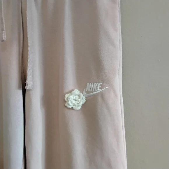 Nike Pastel Pink Jogger Sweatpants with Crochet Flower & Logo – Size XS GUC - Picture 6 of 15
